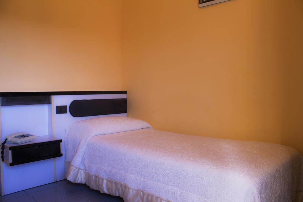Hotel Falisco Fabrica di Roma Habitación foto