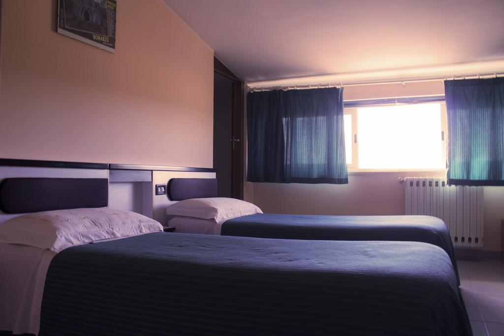 Hotel Falisco Fabrica di Roma Habitación foto